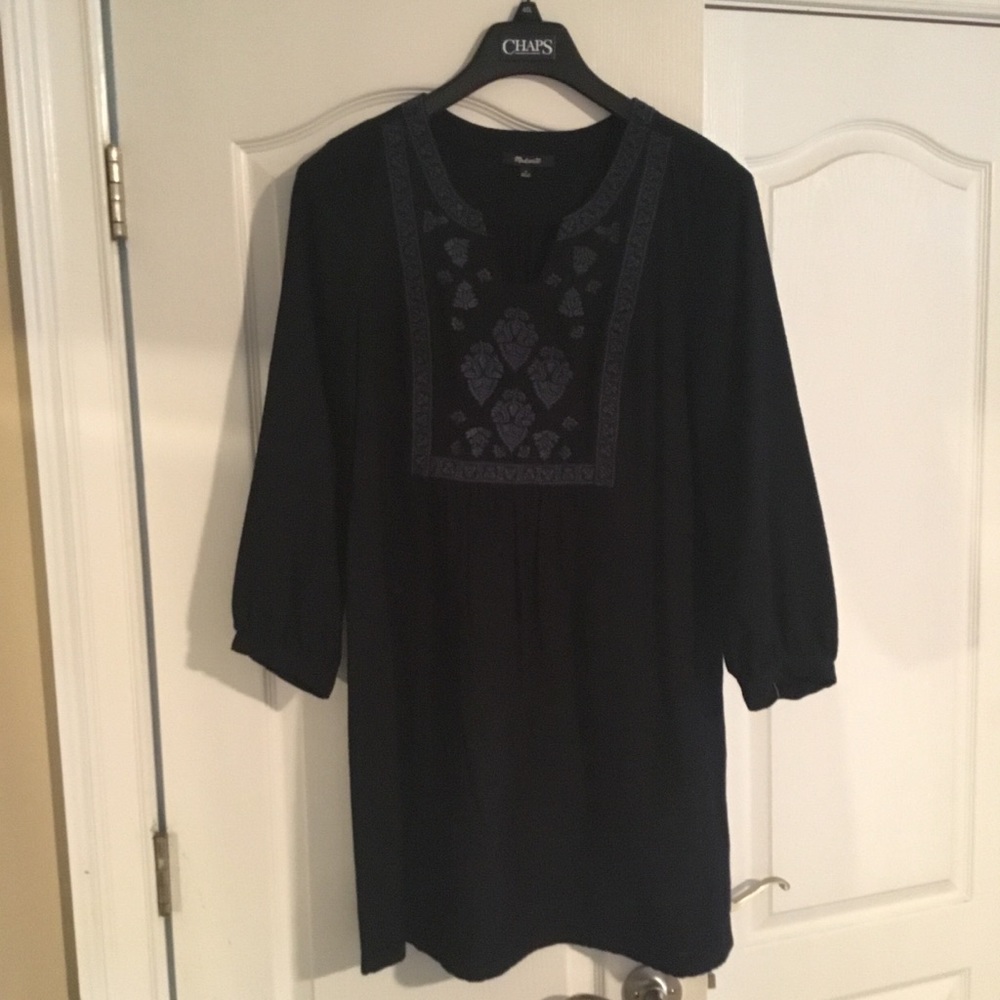 Pull over round neck embroidery dress with long sleeves